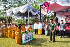 Puncak Peringatan HUT Ke-79 RI, Pemkab Bojonegoro Kibarkan Bendera Merah Putih Ukuran Raksasa