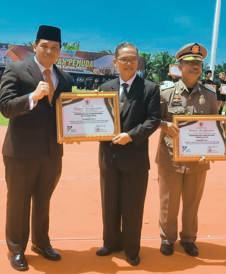 Proses Penulisan Esai oleh Mahasiswa IKIP PGRI Bojonegoro